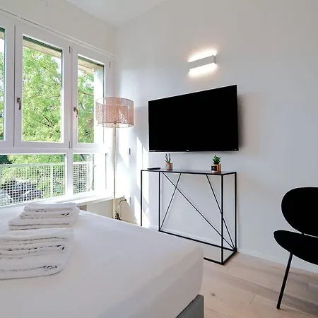 Repubblica Iii-hosted By Sweetstay Apartament Mediolan