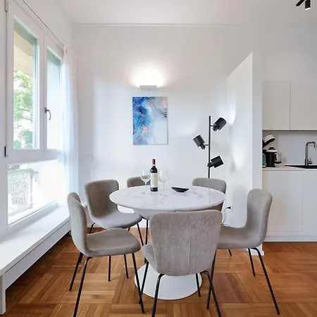 Repubblica Iii-hosted By Sweetstay Apartament Mediolan